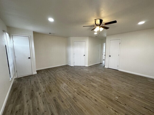 Building Photo - 1732 Americana Blvd