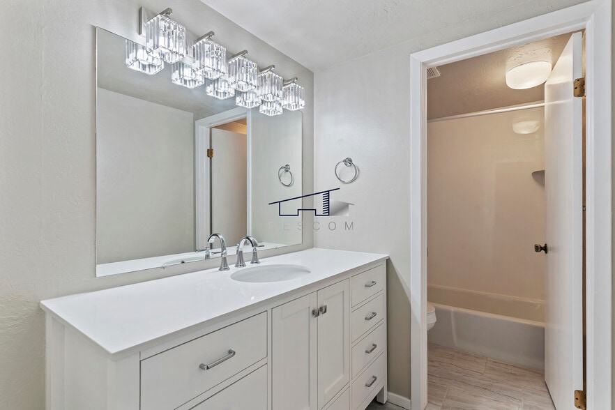 Building Photo - 26 White Barn Dr