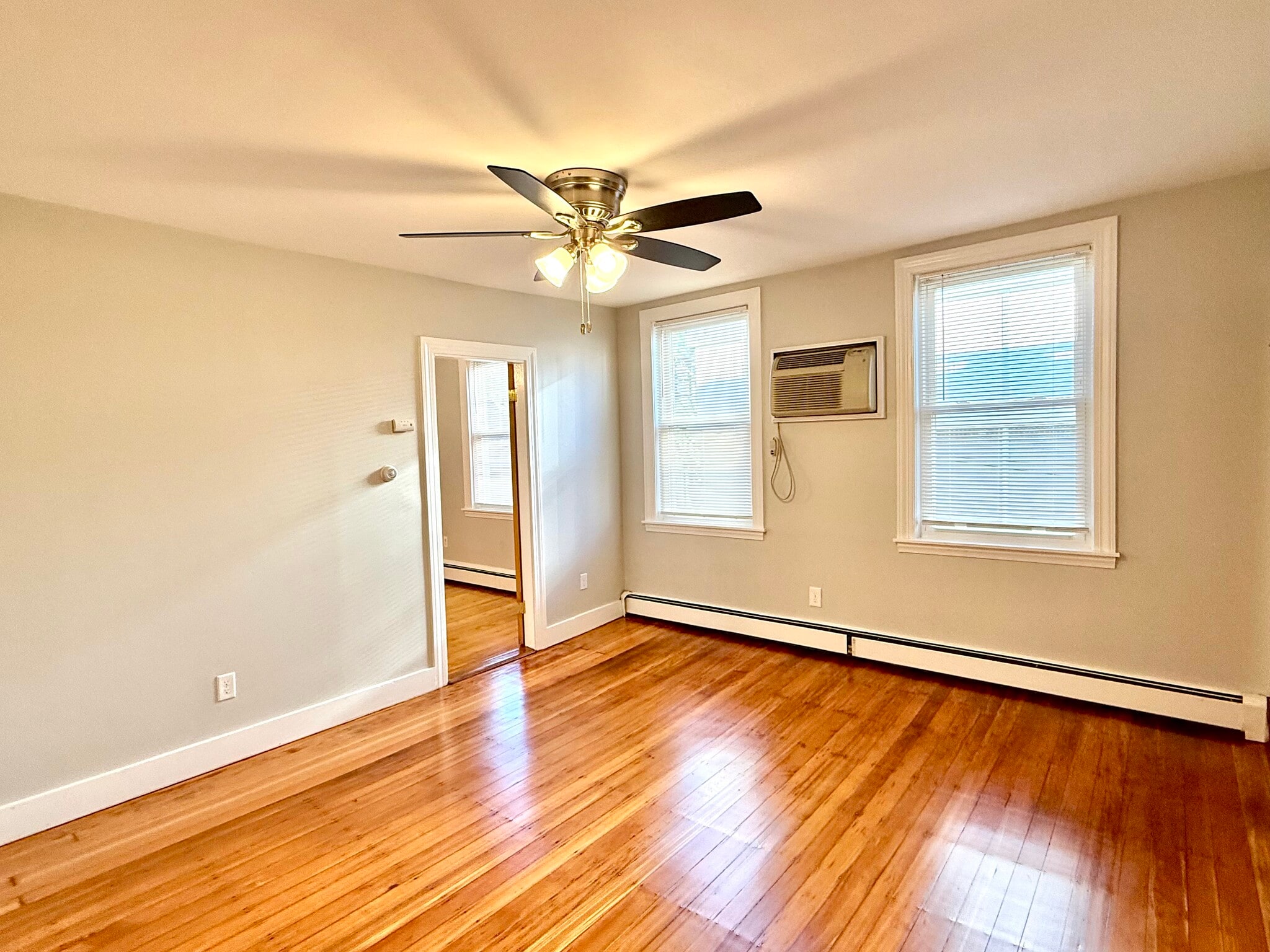 Building Photo - 19 Roberts St