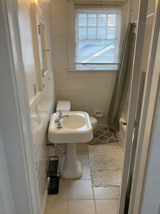 Building Photo - 1357 Oxford Rd NE