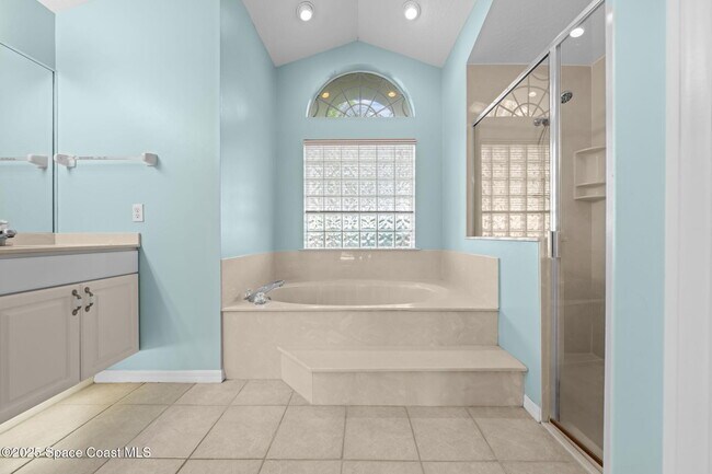 Building Photo - 908 Fostoria Dr