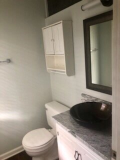 Building Photo - 215 Cardinal Dr