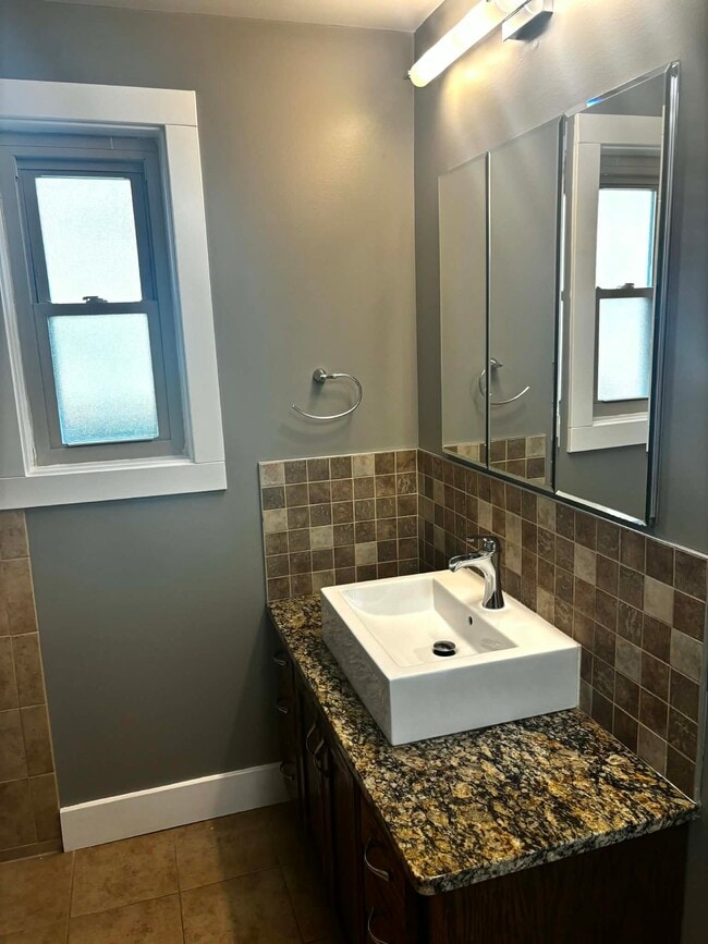 Building Photo - 339 Thole St