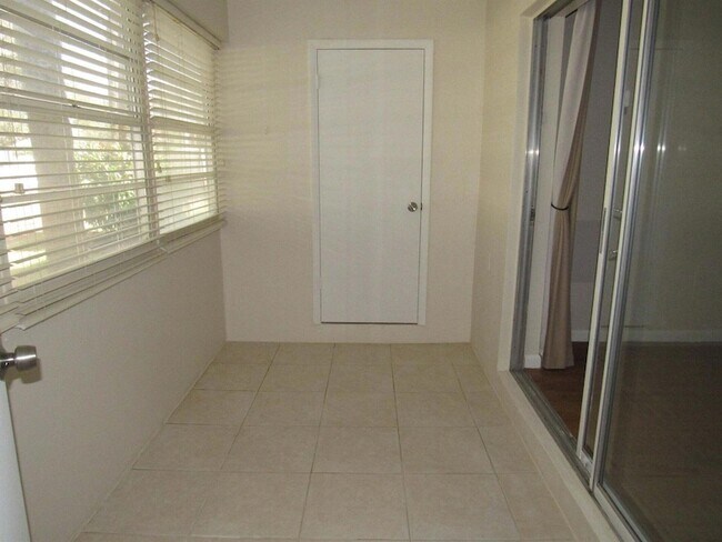 Building Photo - 2302 Sunrise Blvd