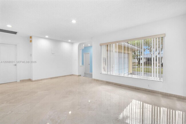 Building Photo - 3441 N Hills Dr