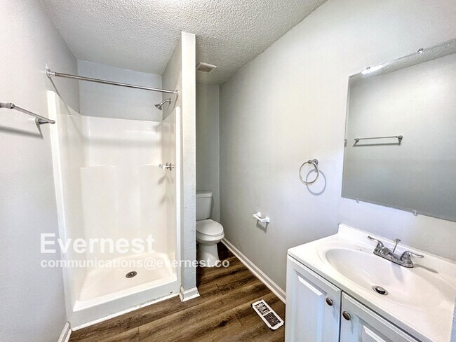Building Photo - 3-Bedroom Home with Easy Access to Parks a...