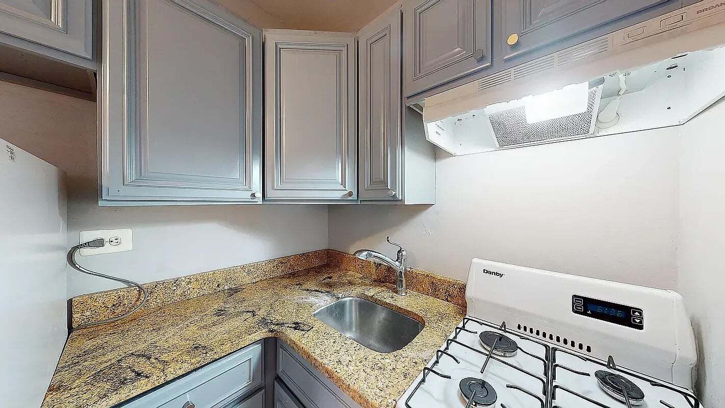 Building Photo - 928 Second Avenue