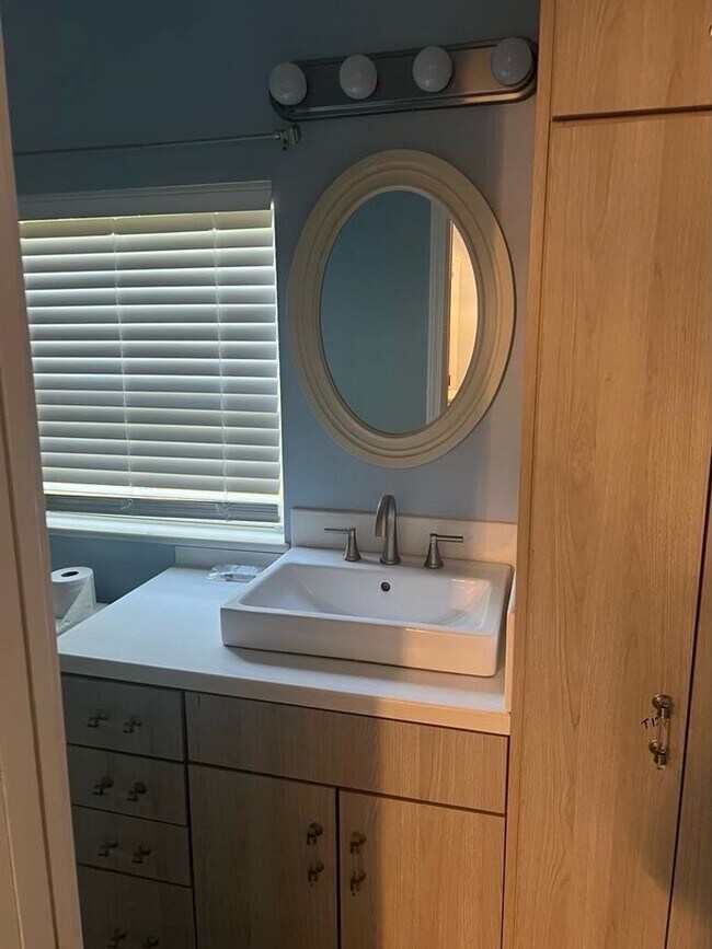 Building Photo - Tiny House for Rent