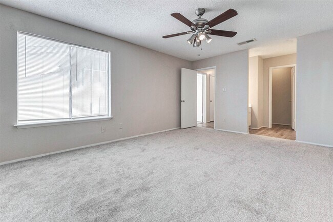 Building Photo - 2952 Meadowgrass Ln