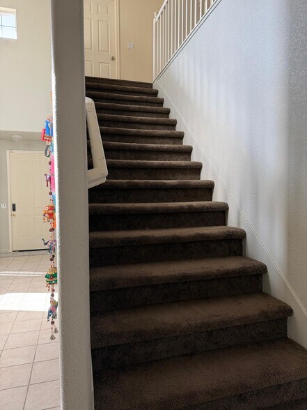 Building Photo - 1084 Huntly Dr