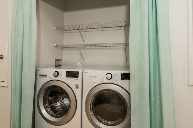 Building Photo - 7647 Navigator Ct