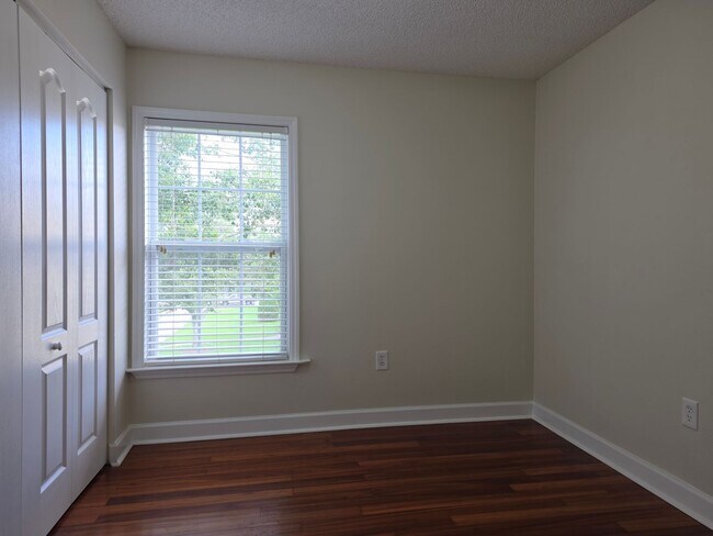 Building Photo - 2031 Dixie Belle Dr