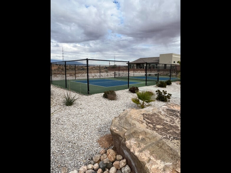 Building Photo - 3111 Photinia Dr
