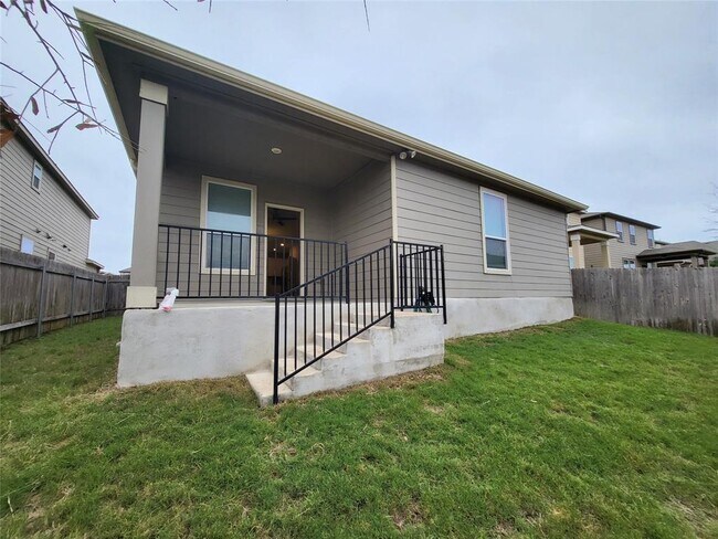 Building Photo - 817 Solitude Dr