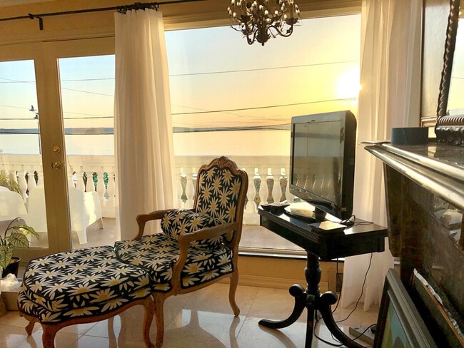 Building Photo - 3849 59th Ave SW