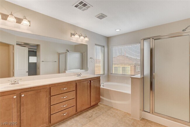 Building Photo - 9768 Plane Tree Ct