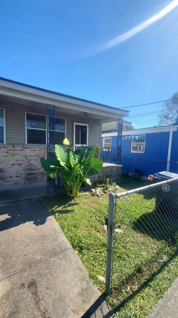 Building Photo - 515 Lizardi St