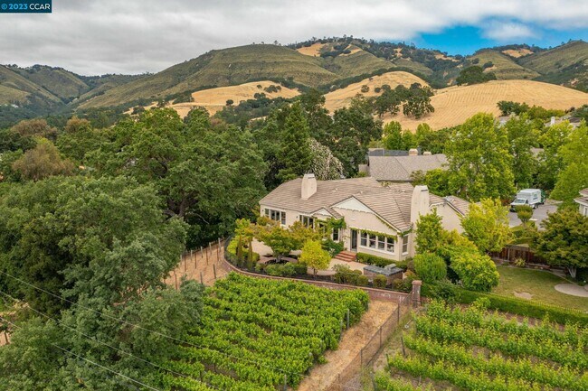 Primary Photo - 111 Diablo Ranch Ct