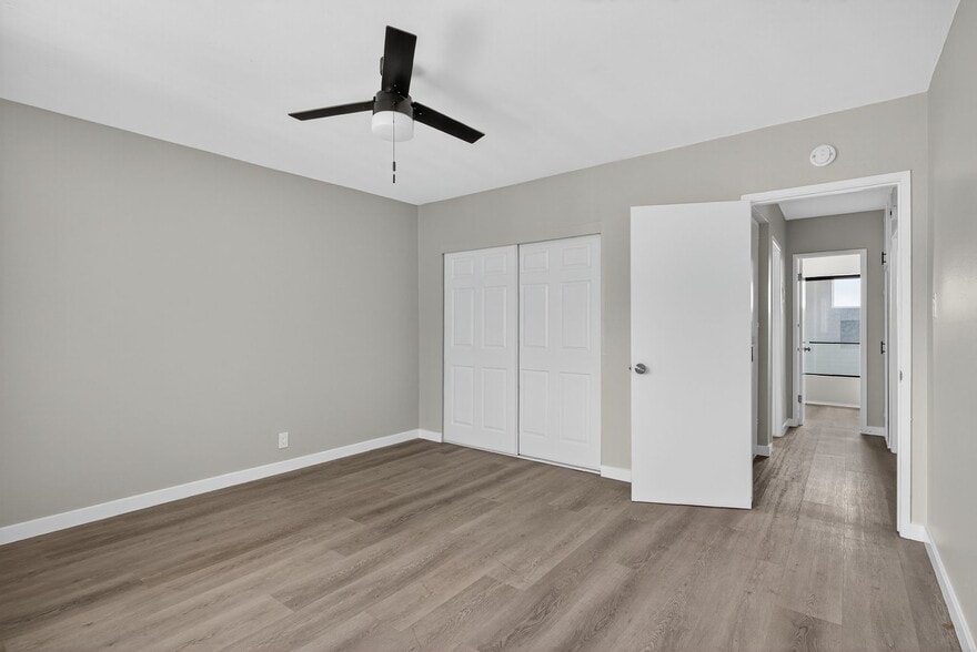Building Photo - 10442 Lampson Ave
