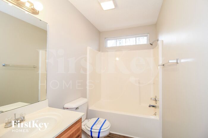 Building Photo - 3820 Spring Branch Dr