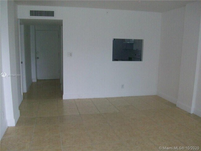 Building Photo - 115 Royal Park Dr