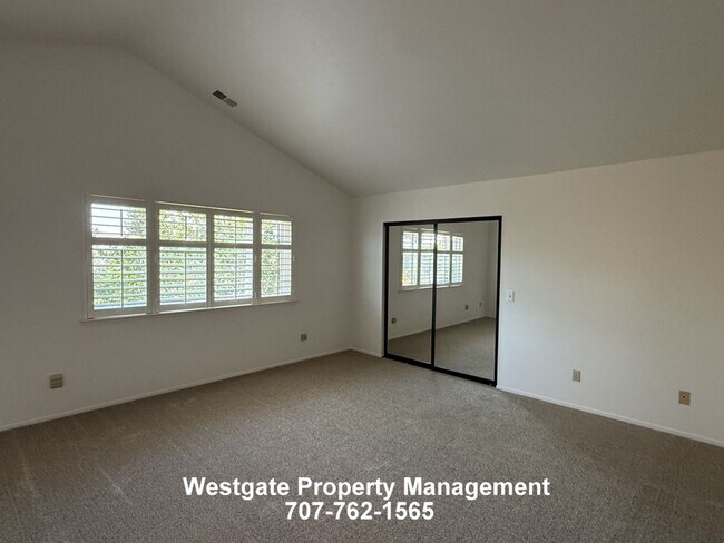 Building Photo - 1604 Cerro Sonoma Cir