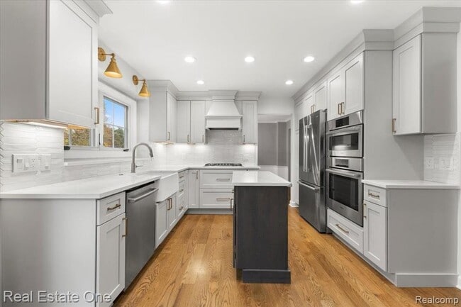 Building Photo - 1568 Grandview Dr