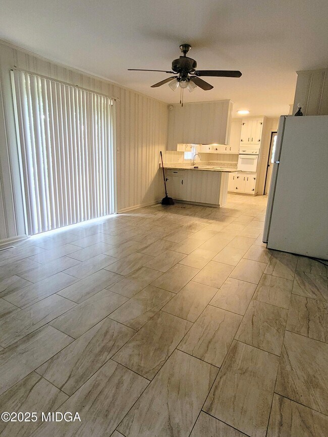 Building Photo - 2989 King Alfred Dr