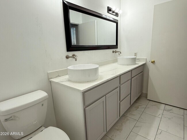 Building Photo - 2314 S Lynch