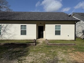 Building Photo - 108 Wade St