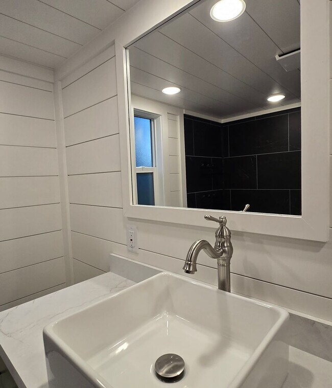 Building Photo - Charming 1920 Updated Vintage Home with ADU in the Heart of Port Hadlock!