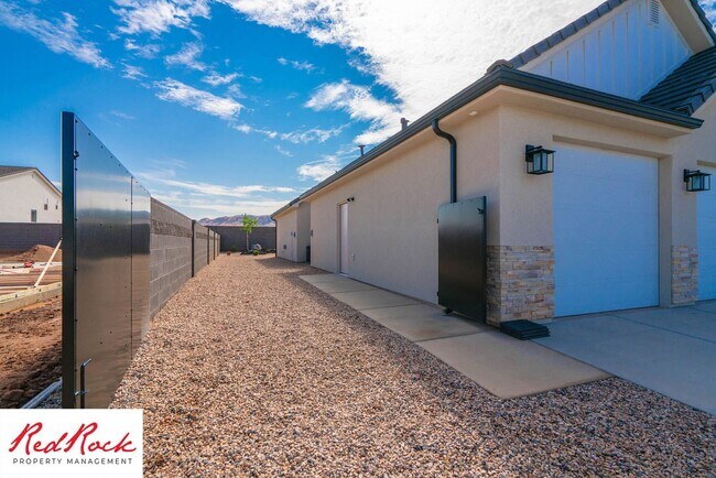 Building Photo - Beautiful 4-Bedroom 2.5 Bath with a 3 Car ...
