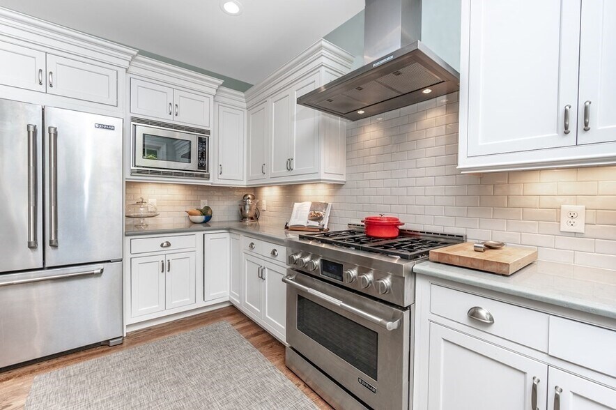 Building Photo - 56 Waverley Ave