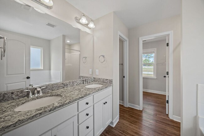 Building Photo - Welcome to Peyton's Lake!