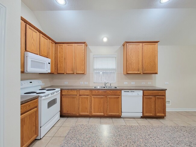 Building Photo - Stunning 3-Bedroom Dream Home in a Quiet Cul-de-Sac!