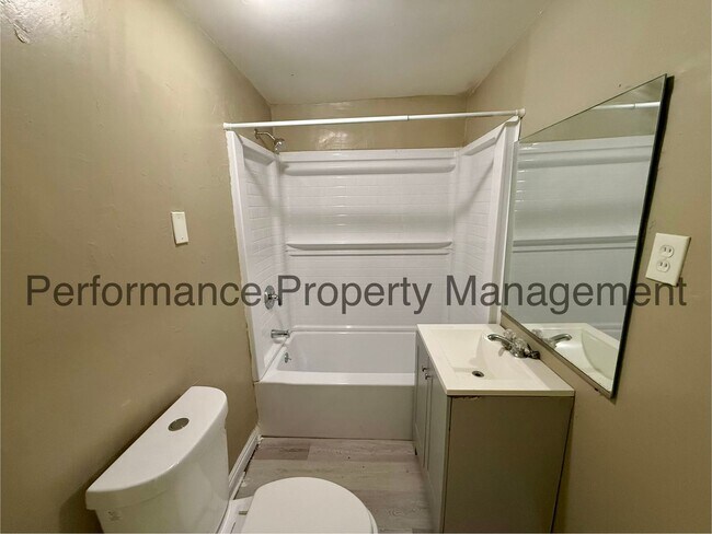 Building Photo - 3703 Eucalyptus Dr