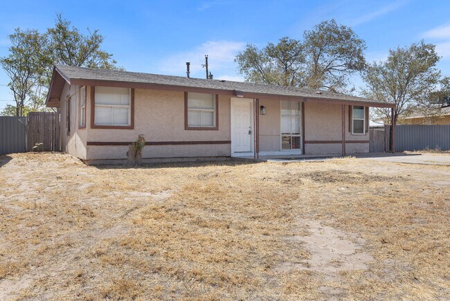 Building Photo - 2105 Butternut Ln