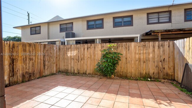 Building Photo - 710 SW 114th Ave
