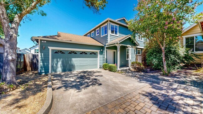Building Photo - Rincon Valley FIVE Bedroom Three Bathroom Single Family Home!