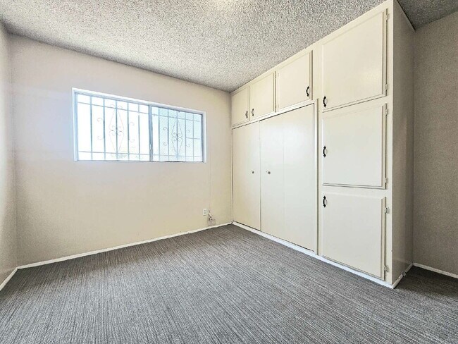 Building Photo - Welcome home to this charming and affordab...