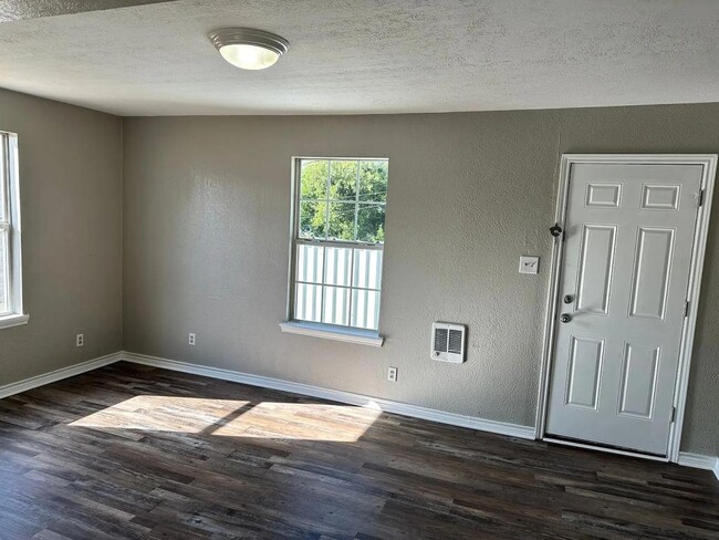 Building Photo - 2105 Taft St