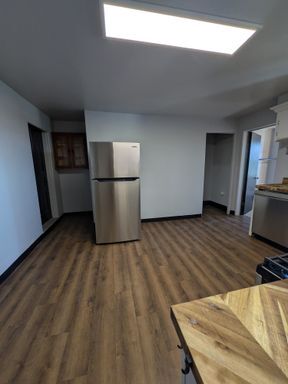 Building Photo - Newly Updated 3 bedroom in Carrick! Section 8 is considered