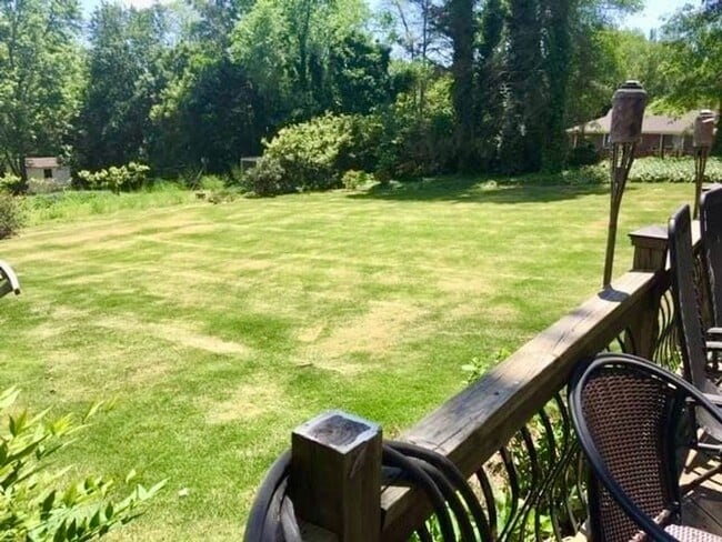 Building Photo - 231 Grove Dr