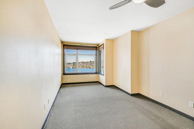 Large Bedroom with water view - 655 Crockett St