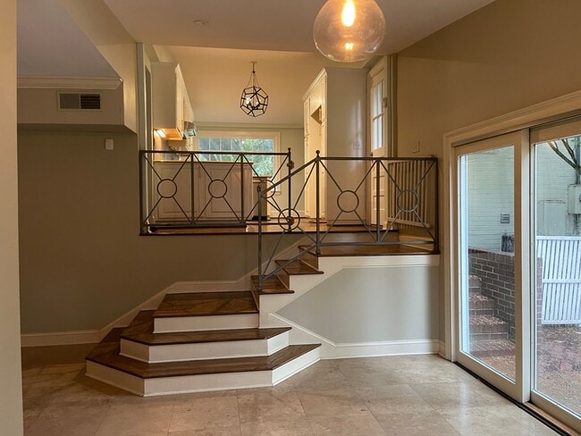 Building Photo - 2610 Providence Rd