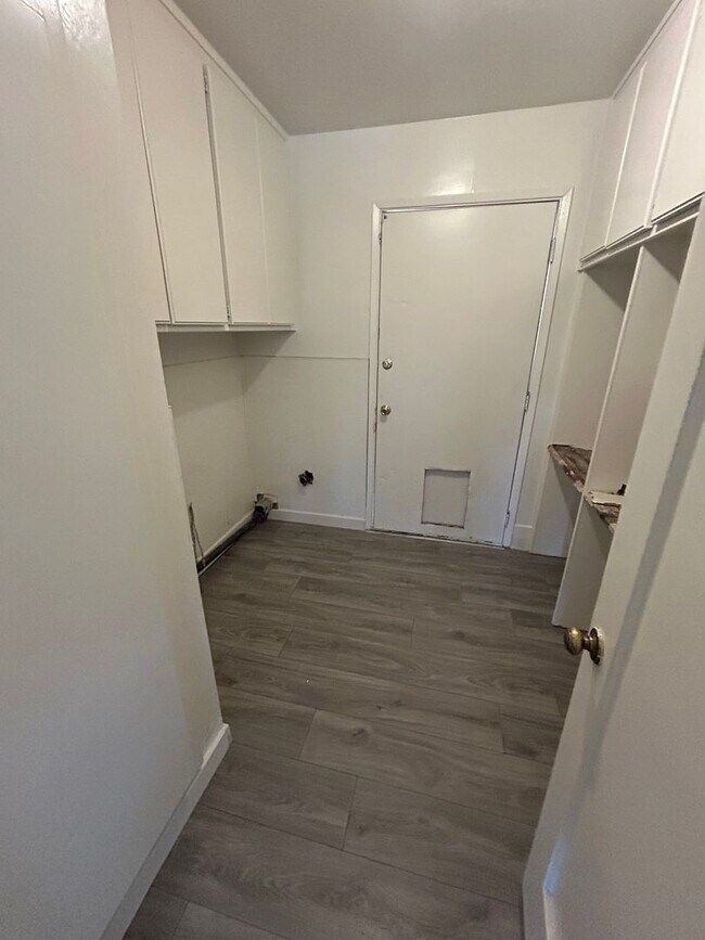 Building Photo - REDUCED!!!!