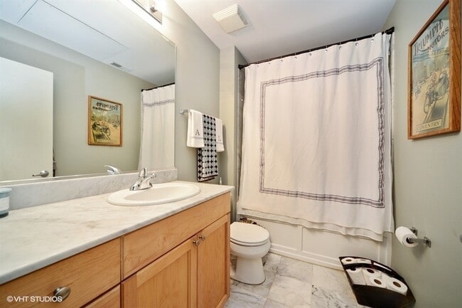 Building Photo - 3631 N Halsted St