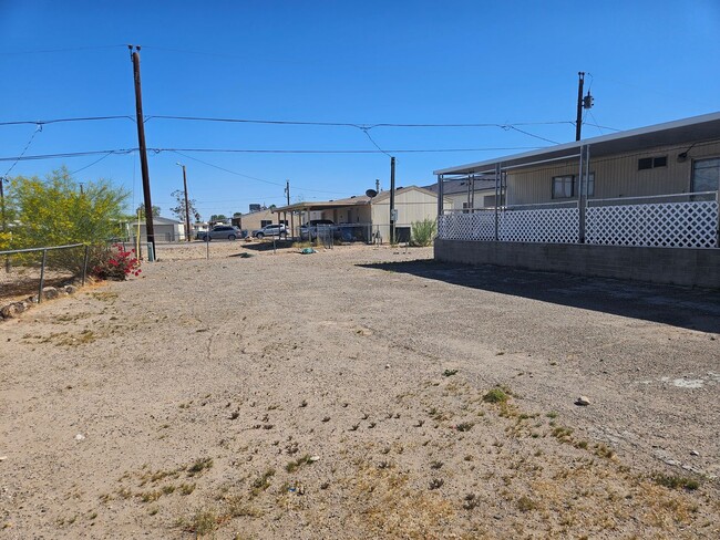 Building Photo - CUTE 2 Bed/2 Bath Mobile on 2 lots in Cent...