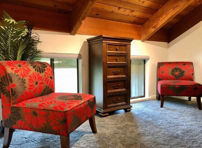 Building Photo - Spacious 2BR/2BA Condo with Garden View – Steps from the Ocean