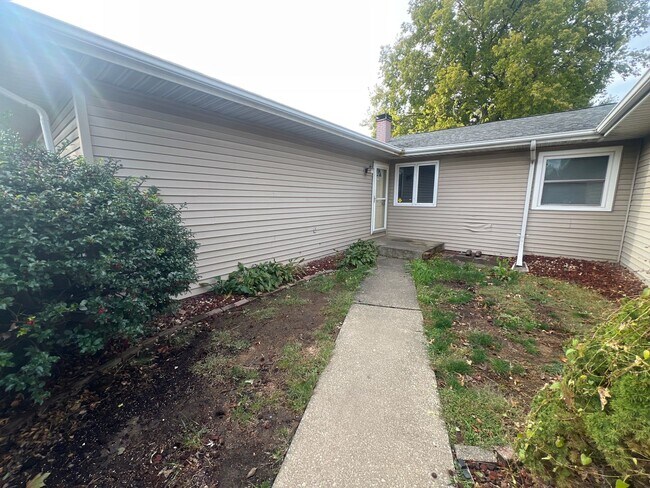 Building Photo - 2600/201 Cardifs